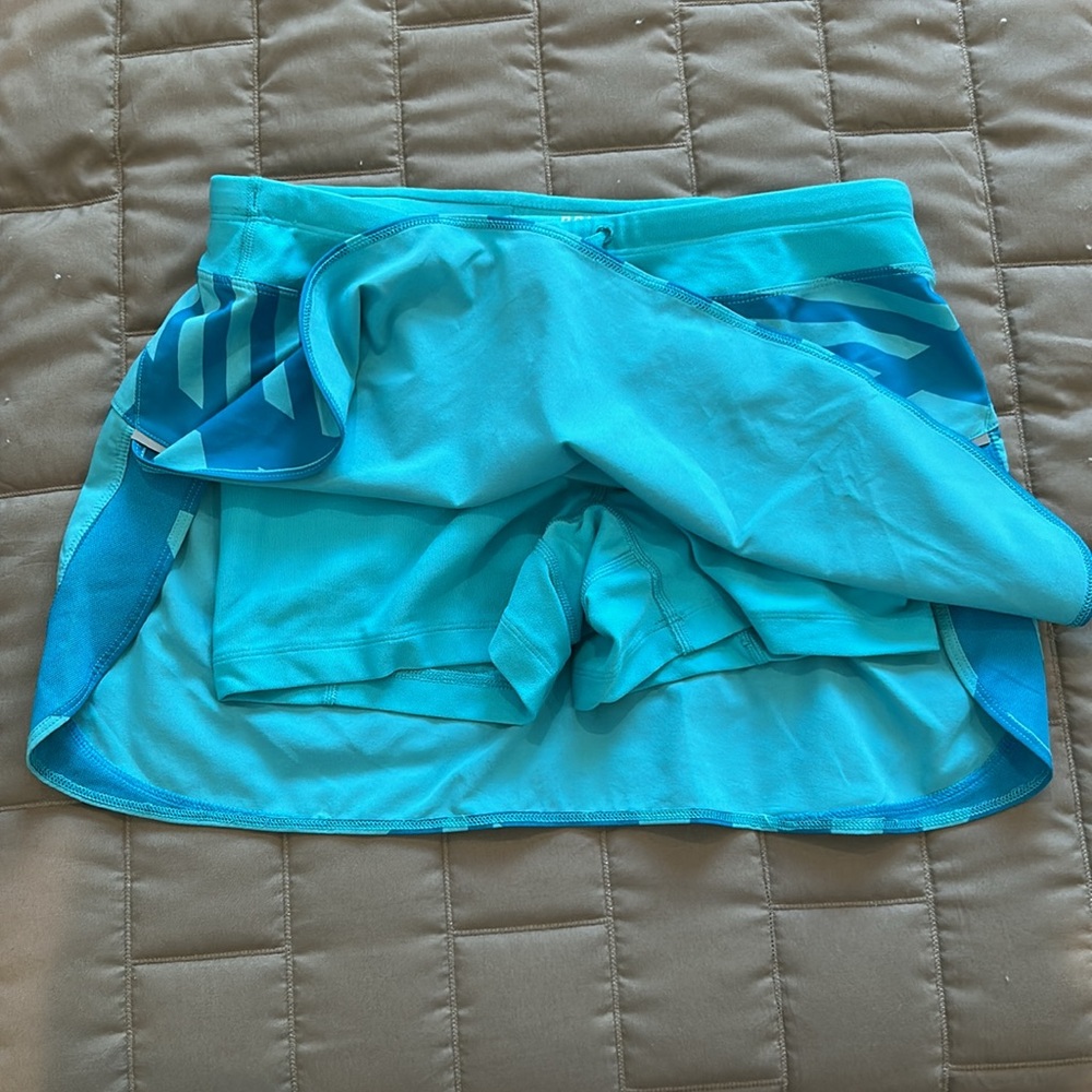 Nike Teal and Aqua Patterned Skort - Picture 2 of 3